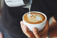 ¿Es bueno o no agregar azúcar al café?